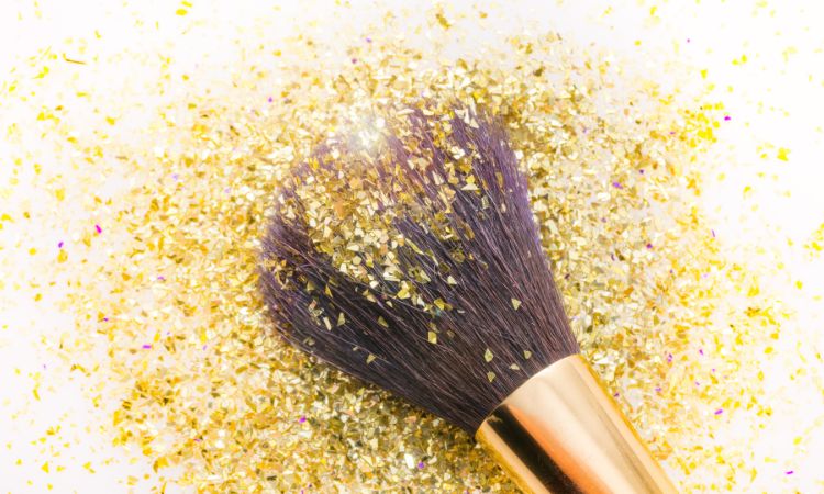  Maquillaje con glitter dorado ▷ Guía completa